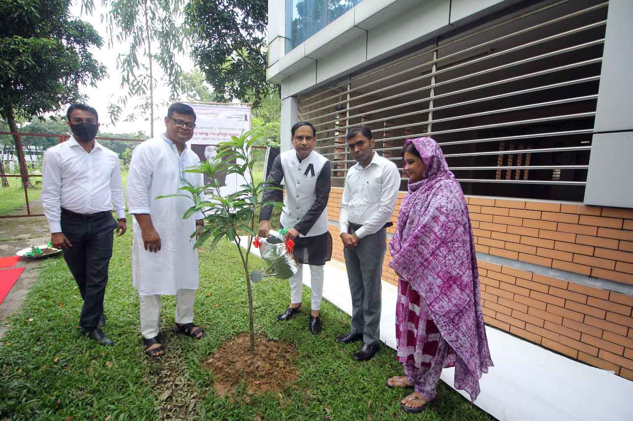 Shimanto Bank arranged Tree Plantation Programme on the occasion of National Mourning Day